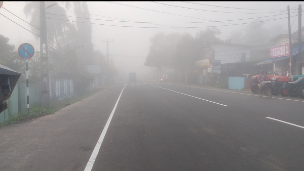 கந்தளாயில் கடும் பனிமூட்டம்: மக்களின் இயல்பு வாழ்க்கை பாதிப்பு! 